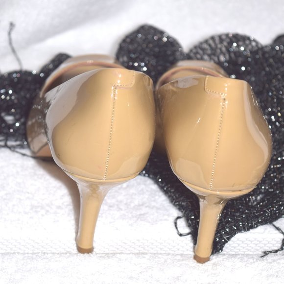 Vince Camuto Nude Patent Heels size 8 - Picture 6 of 8